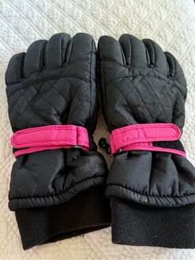 3M Thinsulate Kids Black and Pink Insulated Mittens